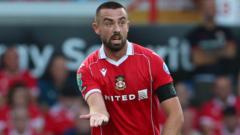 Barnsley sign former Wrexham defender O'Connell