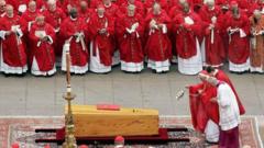 Pope Francis n ṣe eto adura si oku Benedict XVI ninu gbọngan St Peter's Basilica