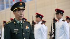 中国国防部长李尚福上将在新加坡国防部检阅新加坡武装部队仪仗队（1/6/2023）