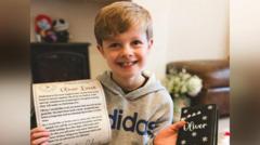 Bachgen o Fôn sydd â chyflwr sy'n cyfyngu oes ar daith i weld Siôn Corn