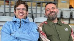 'Mae'n bwysig cael laff gyda fy ffrind wrth alaru'