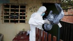 Profissionalcodigo rodadas gratis betanosaúde carregando saco usado para colocar corpocodigo rodadas gratis betanopessoa morta com suspeitacodigo rodadas gratis betanocovidcodigo rodadas gratis betanoManaus