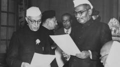 प्रथम राष्ट्रपती डॉ. राजेंद्र प्रसाद आणि जवाहरलाल नेहरू