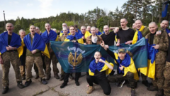 Украина менен Орусия төрт жүзгө жакын туткунду алмашты