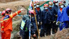 消防人员在广西梧州藤县中国东航MU5735航班坠落事故坠落现场搜索（24/3/2022）