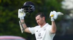 Bracey ton helps Glos fightback v injury-hit Lancs