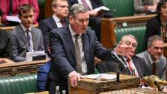 Budget tax cuts are a Tory con, says Keir Starmer