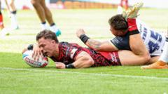 Leigh beat Hull to keep play-off hopes intact