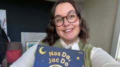 'Rhoi stamp fy hun' ar gyfres newydd Sali Mali 