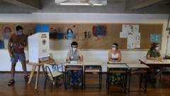 Homem votandoroleta de slimeSão Paulo