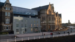 Oedi gwaith adnewyddu Hen Goleg Aberystwyth wrth i gostau 'gynyddu'n sylweddol'