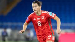 Wales midfielder James joins Seattle Reign from Spurs