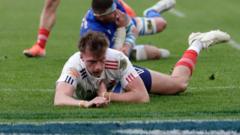 France thrash Italy to keep Six Nations hopes alive