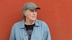 Joan Manuel Serrat: "No he esperado a tener 80 años para saber que todo pasa muy deprisa y que hoy eres fuego y mañana olvido"