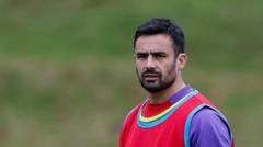 Sale sign Saracens centre Lozowski for next season