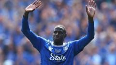 Everton midfielder Doucoure to leave this summer