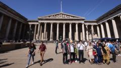 遊客在大英博物館前拍照（23/8/2023）