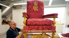 Именные кресла Елизаветы II и принца Филиппа