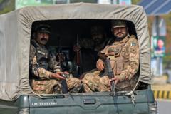 पाकिस्तान में पुलिस फ़ौज से ख़फ़ा और ख़ौफ़ में क्यों है?