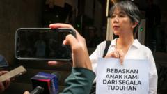 Belasan mahasiswa Trisakti dipulangkan dari Polda Metro - 'Bebaskan mahasiswa dan anak-anak kami dari segala tuduhan'