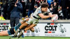 Winger Martin signs new Hull FC deal