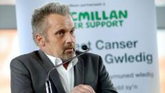 'O'n i'n bengalad ddim yn mynd i'r doctor' - ffermwr â chanser terfynol