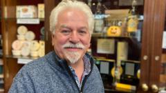 Buskers are getting too loud, say city traders