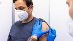 Austriaco recibe vacuna