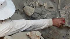 Arqueólogo trabalhando em ruínas