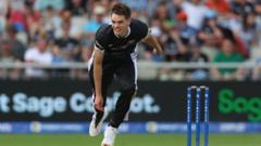 Hampshire bowler Currie signs new deal to 2027