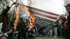 Manifestantes chilenos queimam bandeira dos EUA