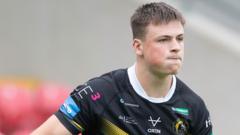 Leigh sign Towse from York for 2025