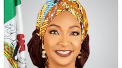 Video show Hannatu dey spray naira
