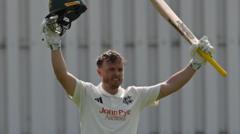 Slater puts Notts on top against Leicestershire 