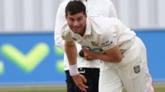 Glamorgan sign bowler Toole for Championship run-in