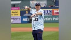 Baseball fan surprised with first pitch on US trip