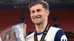 Spurs extend Wales defender Davies' contract