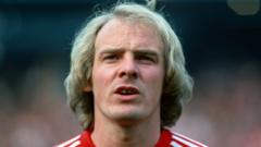 Cyn-chwaraewr a rheolwr Cymru Terry Yorath wedi marw yn 75 oed