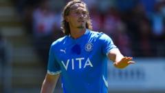 Stockport sign Norwich defender Hills