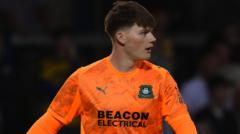 Torquay United sign ex-Argyle goalkeeper Baker