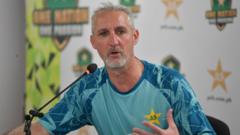 Gillespie challenges Pakistan players to improve fitness