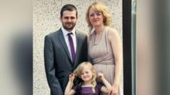 Dyn o Fôn wedi marw ar ôl anafu ei frest mewn gwrthdrawiad - cwest