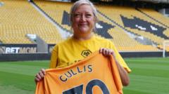 Wolves fan takes on stadium abseil in dad's memory