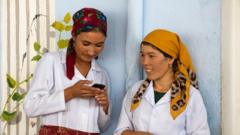 узбекские девушки с телефоном