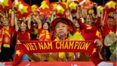 Cổ động viên Việt Nam ăn mừng