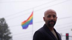 นาสเซอร์ โมฮาเหม็ด แพทย์เกย์ชาวกาตาร์ที่เรียกร้องสิทธิให้กับกลุ่มคน LGBTQ+