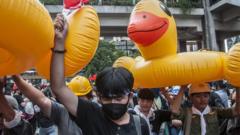 Уточка как символ протестов. Что происходит в Таиланде