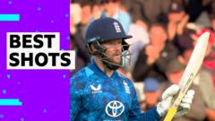 Duckett hits half-century as England charge towards target