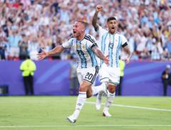 كأس العالم: الأرجنتين تتقدم على سويسرا بهدف لماك أليستر