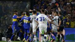 2﻿ Ekim'de oynanan Boca Juniors, Velez Sarsfield maçında da saha karışmıştı